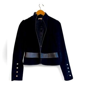 Gently used.
🖤 On-Trend FW2025🖤 
Alice + Olivia— Corduroy & Leather Jacket